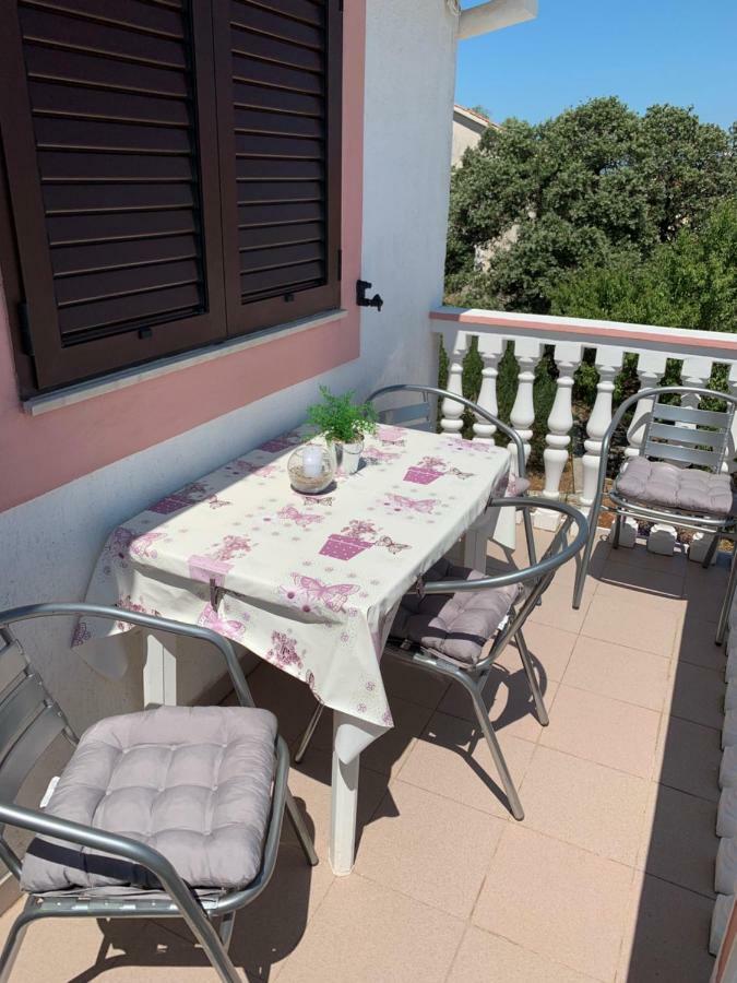 Apartments Ema Sali Ngoại thất bức ảnh